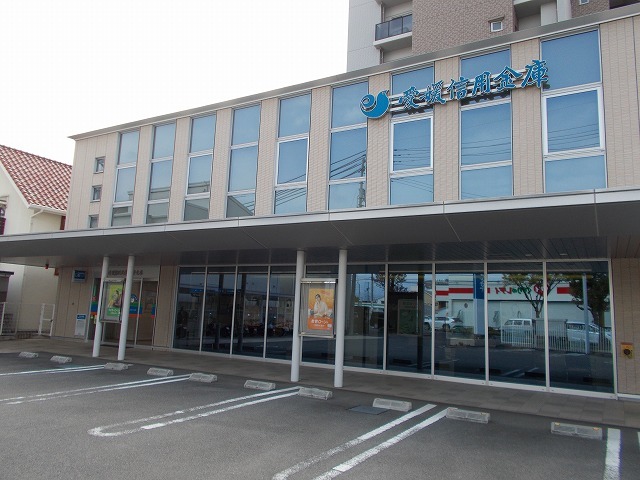 銀行　愛媛信用金庫石井支店（銀行）まで700m