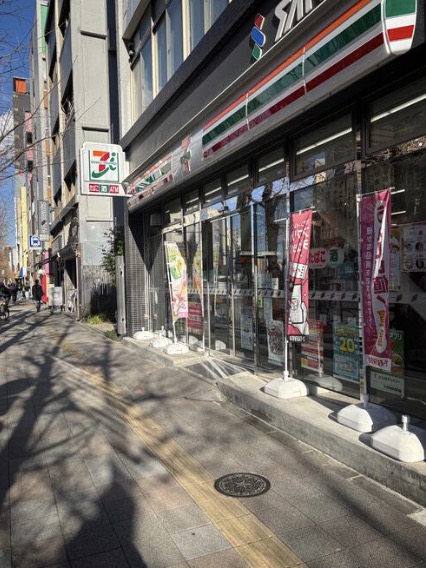 コンビニ　セブンイレブン台東蔵前2丁目店（コンビニ）まで153m