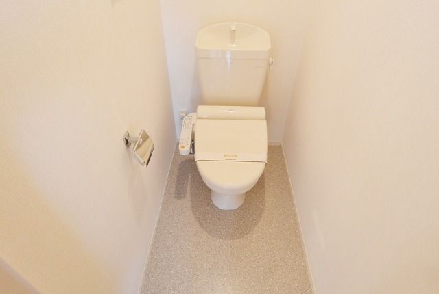 トイレ　※別部屋の参考写真です