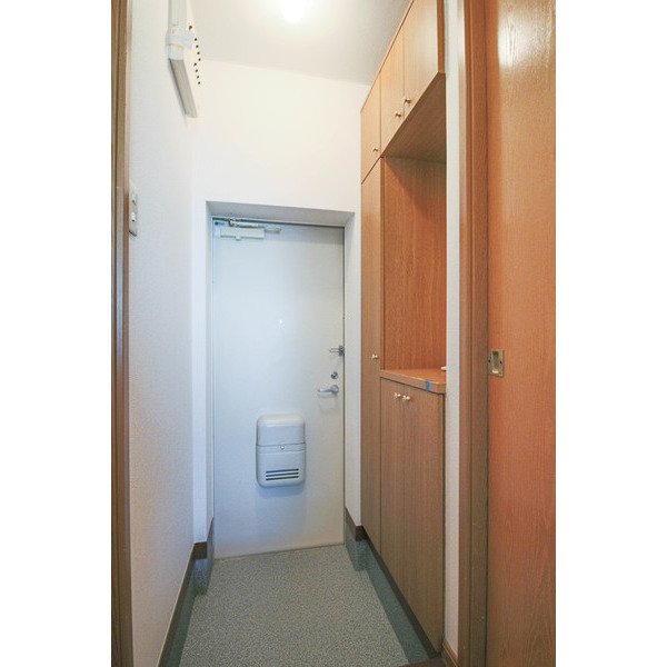 玄関　同じ建物の別のお部屋