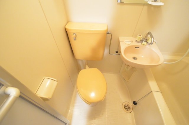 トイレ　浴室内にトイレがあります☆