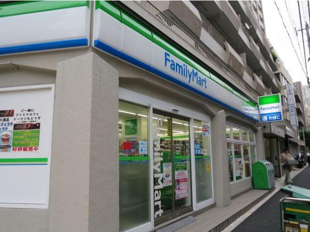 コンビニ　ファミリーマート文京本郷店（コンビニ）まで324m