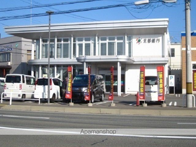 銀行　北都銀行　新国道支店（銀行）まで70m