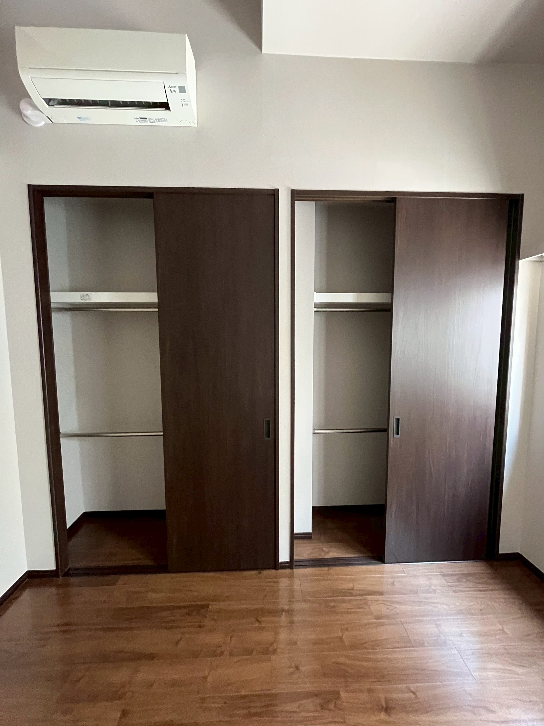 収納　壁一面の収納で居室自体を広くご利用できます。
