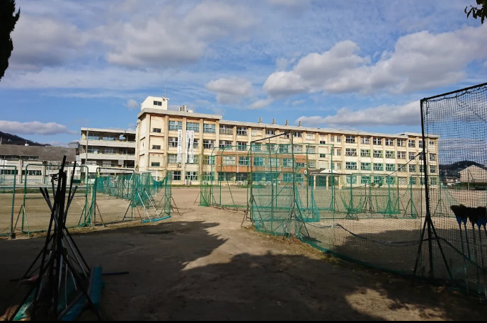中学校　倉敷市立連島中学校（中学校）まで2277m