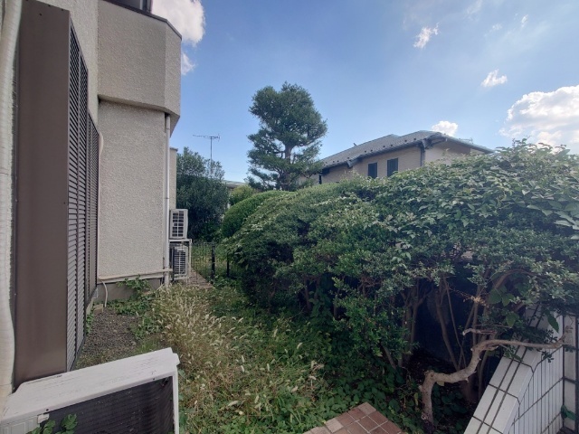 エントランス　庭