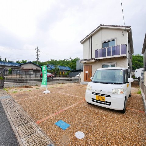 駐車場　車をお持ちの方に嬉しい駐車場付きの物件です