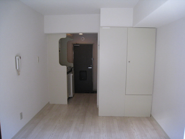 居室・リビング　同マンションの別部屋の写真です（下記全写真）