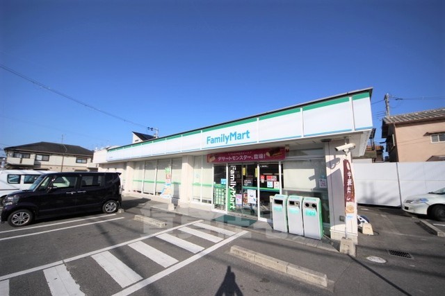 コンビニ　ファミリーマート　奈良鶴舞西（コンビニ）まで222m