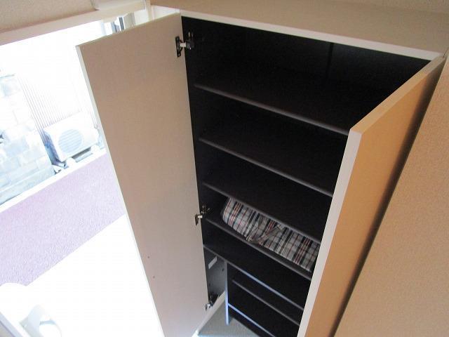 その他部屋・スペース　大きな玄関収納も付いてます♪