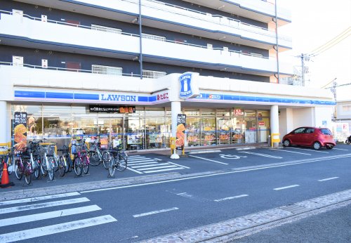 コンビニ　ローソン　近鉄江戸橋駅前店（コンビニ）まで524m