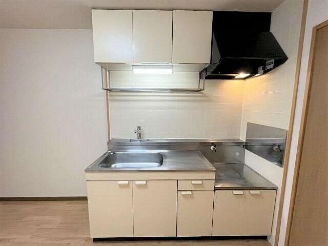 キッチン　写真は別の部屋のものです。