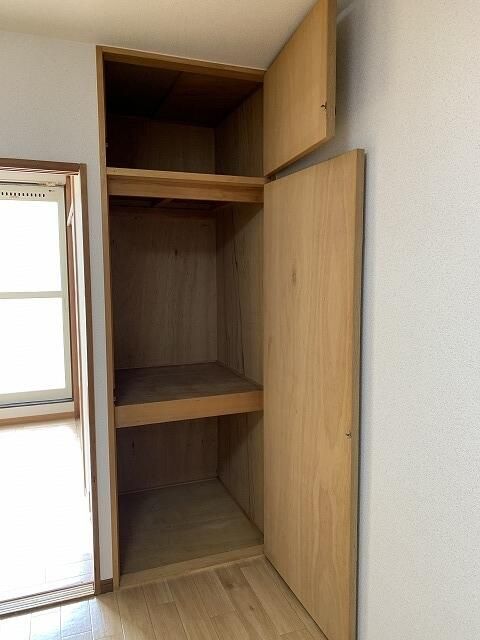 収納　写真は別の部屋のものです。