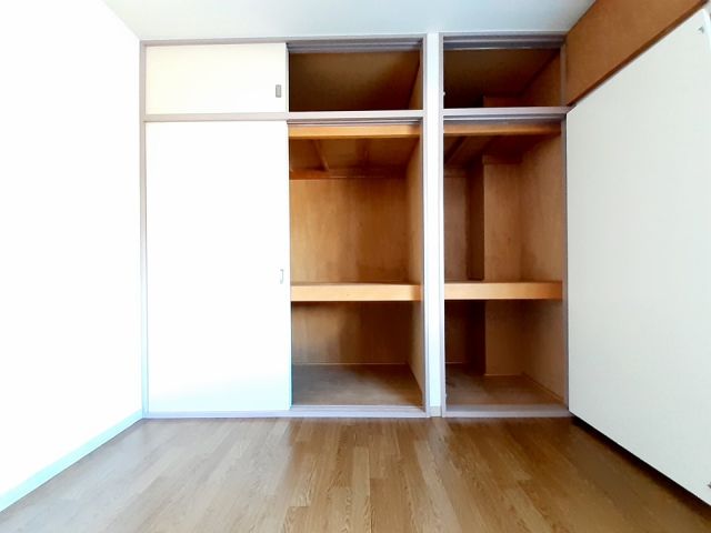 プラドールエヌ・アイの内装写真