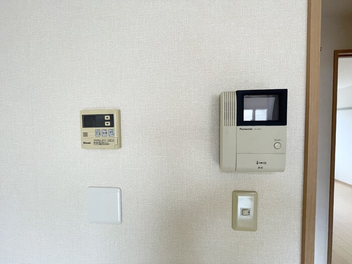 セキュリティ　モニター付インターホン、給湯設備