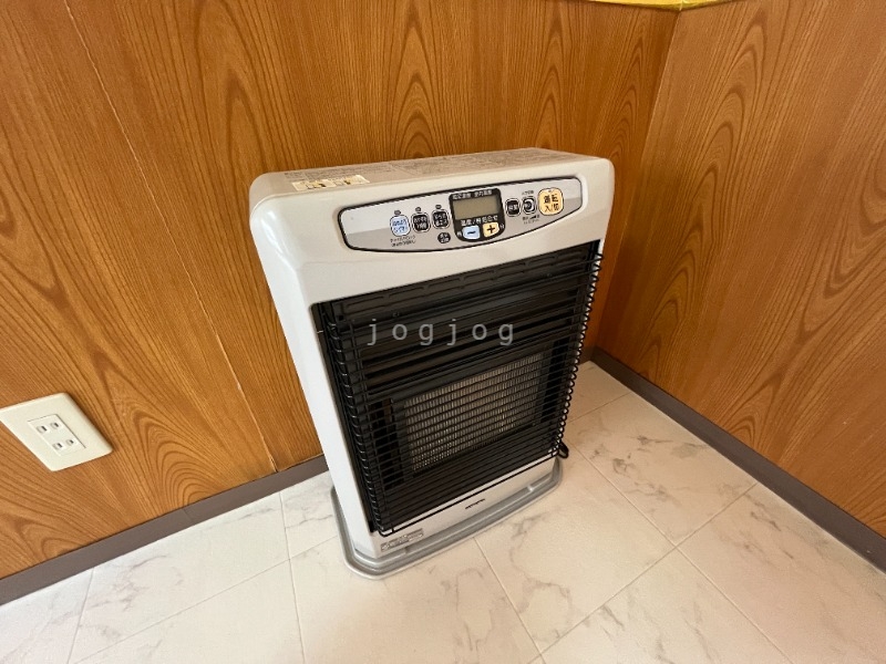 その他設備　灯油ＦＦ式ストーブ