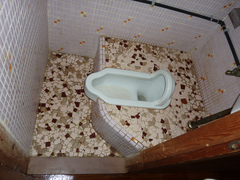 トイレ　懐かしさを感じる和式トイレです！