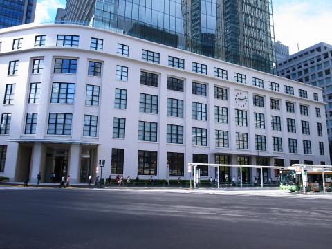銀行　ゆうちょ銀行本店メトロエム後楽園内出張所（銀行）まで405m