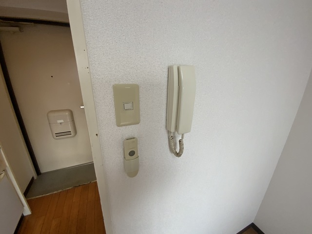 セキュリティ　受話器付きインターホンです
