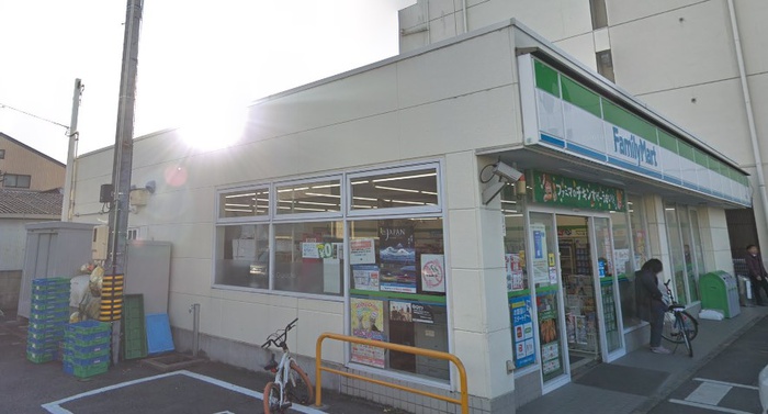 コンビニ　ファミリーマート（コンビニ）まで204m