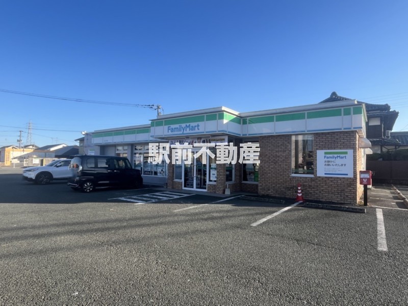 コンビニ　ファミリーマート玉名六田店（コンビニ）まで300m