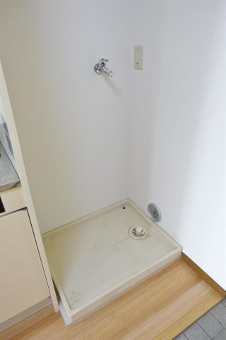 その他設備　キッチン横に防水パン付き洗濯機置き場完備♪（同仕様画像）