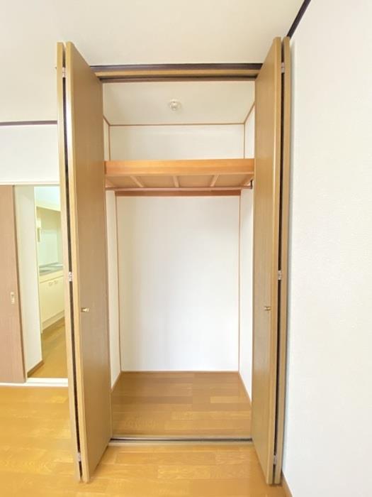 収納　洋服も掛けて収納できるクローゼット♪