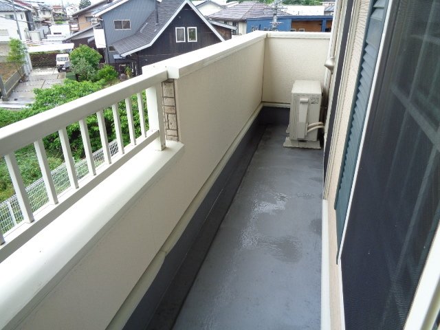 バルコニー　陽当たり良好なバルコニーです