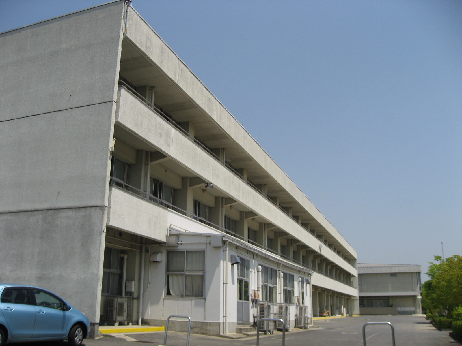 中学校　多治見市立南ケ丘中学校（中学校）まで2404m