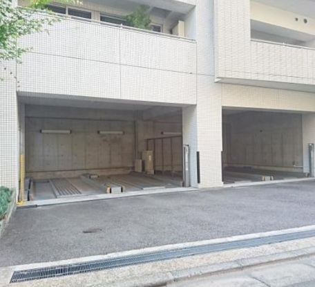 駐車場　★《見学予約受け付け中》設備充実のハイグレード賃貸マンション