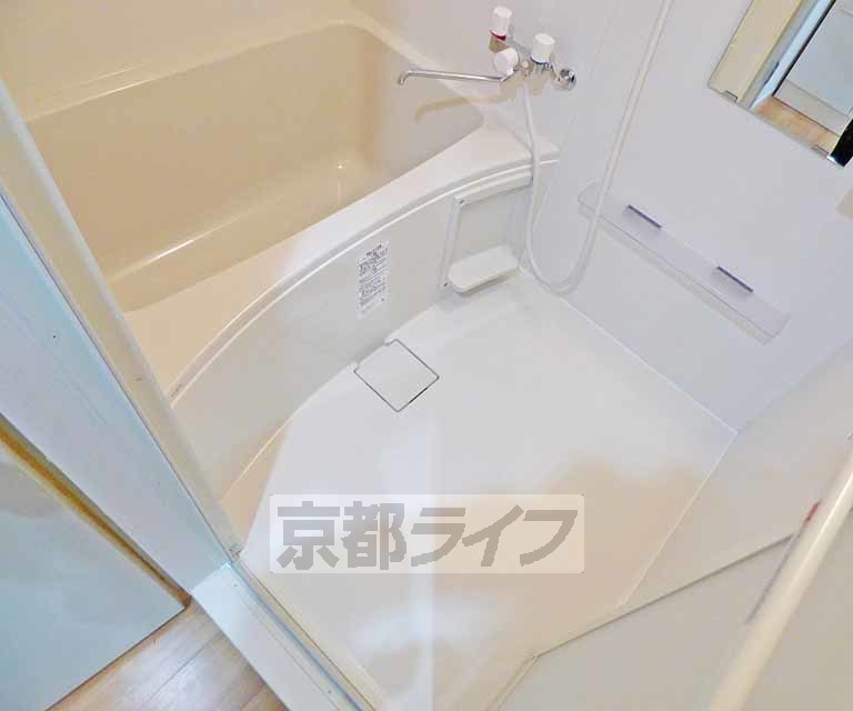 バス・シャワールーム　バスルームです。