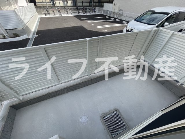 バルコニー　外からの目が気にならないバルコニーで洗濯物が干せます