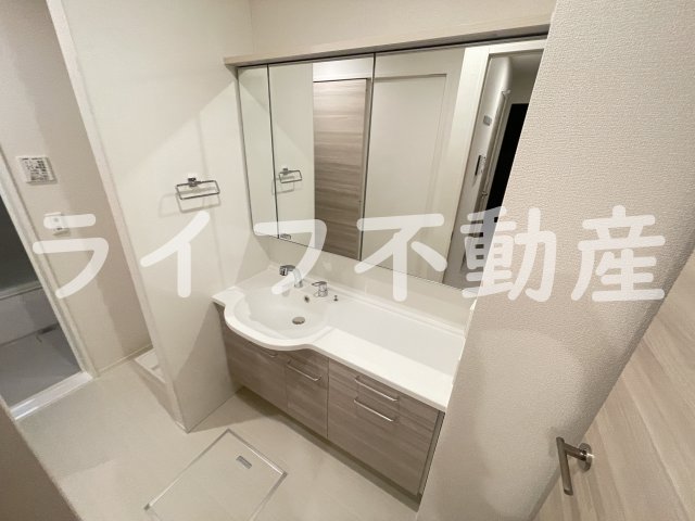 洗面設備　独立洗面台で身支度をすべて済ませてしまいましょう