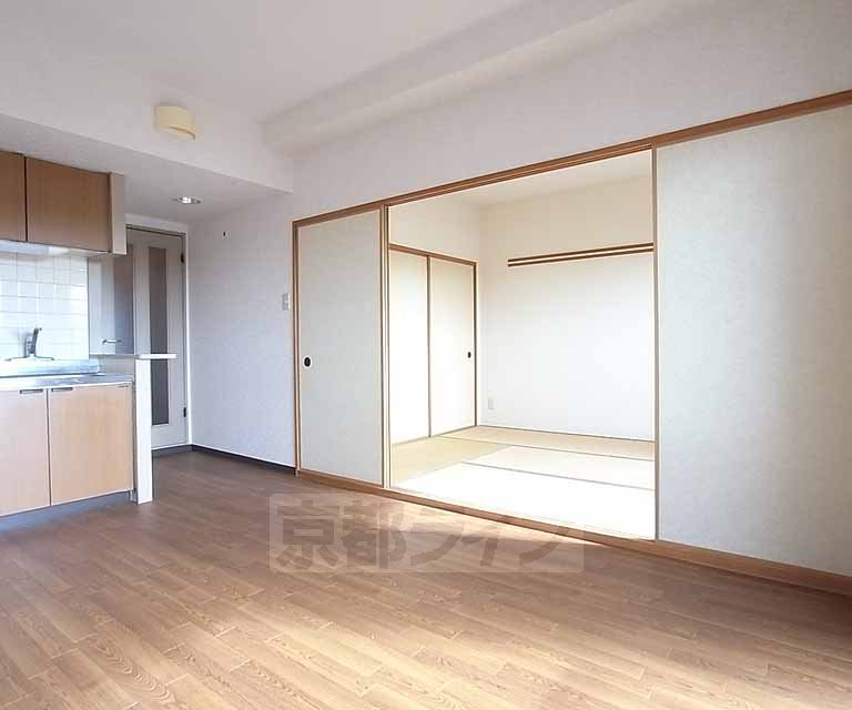 居室・リビング　南向きのお部屋です。