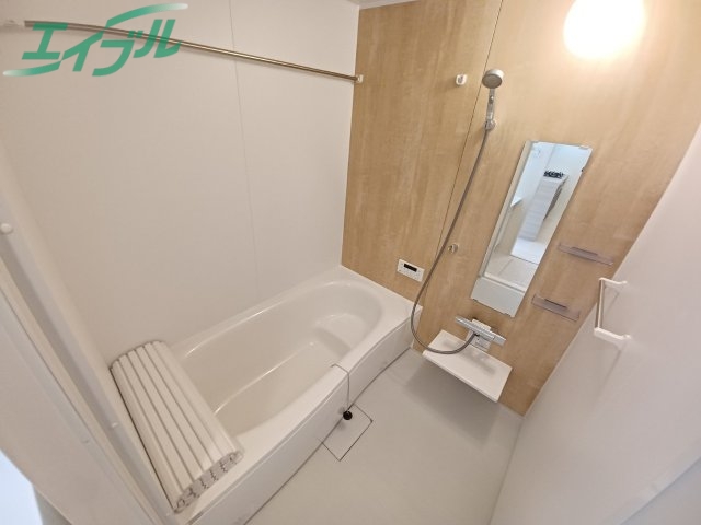 バス・シャワールーム　同物件同型参考写真です