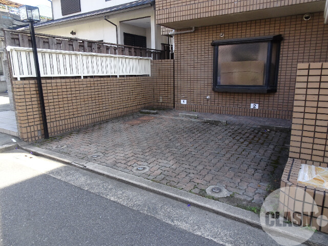 駐車場　敷地内駐車場