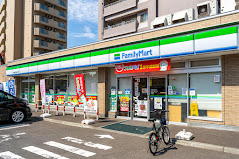 コンビニ　ファミリーマート札幌北20条西5丁目店（コンビニ）まで375m