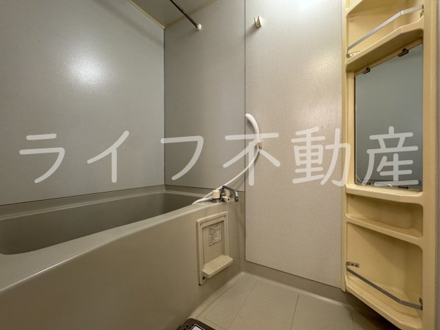 バス・シャワールーム　落ち着いた空間のお風呂です