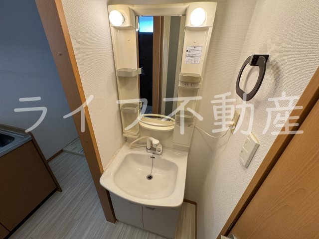 洗面設備　使いやすい独立洗面台です
