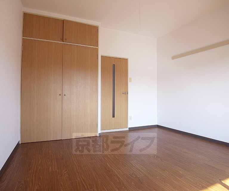 居室・リビング　家具の配置がし易そうなお部屋ですね。