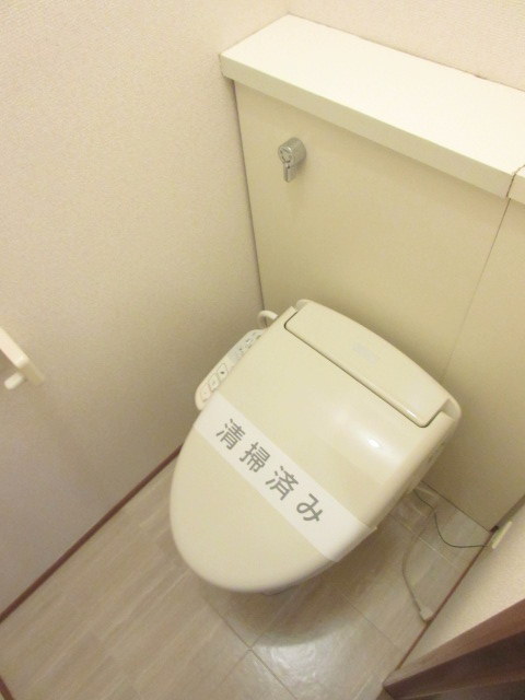 トイレ　トイレは嬉しい温水洗浄便座付のトイレ