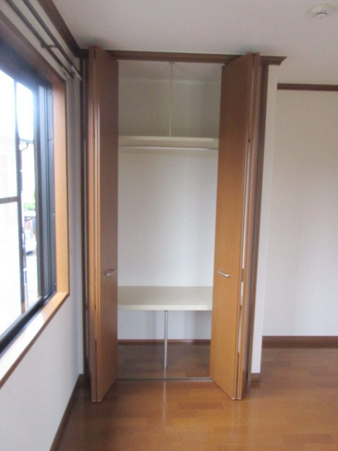 収納　天井までの高さのあるクロゼット