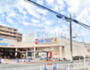 ドラックストア　ウエルシア河内花園駅前店（ドラッグストア）まで907m