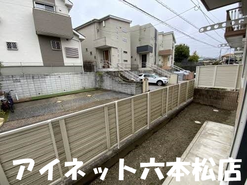 バルコニー　洗濯物はこちらへどうぞ。