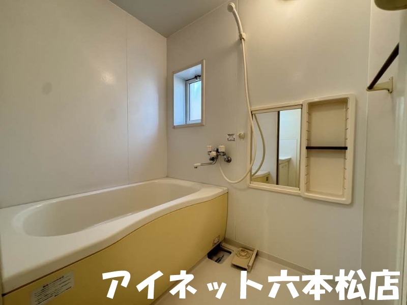 バス・シャワールーム　一日の疲れを癒しましょう。