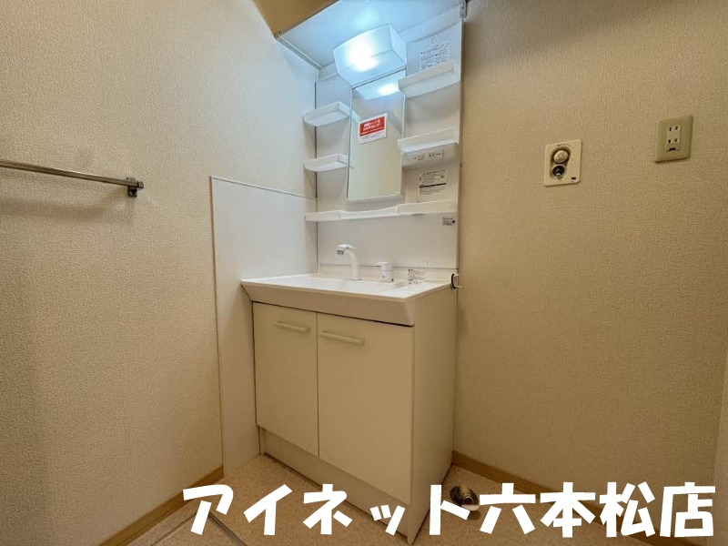 洗面設備　朝の支度にいかがでしょうか。