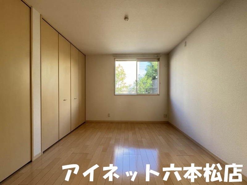 その他部屋・スペース　こちら寝室にいかがでしょうか。