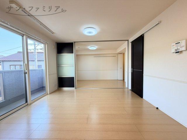 居室・リビング　同一物件別部屋写真