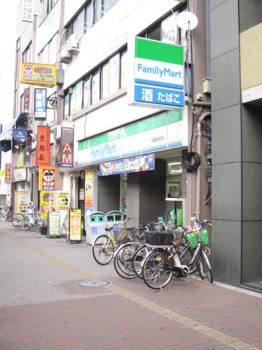 コンビニ　ファミリーマート（コンビニ）まで120m
