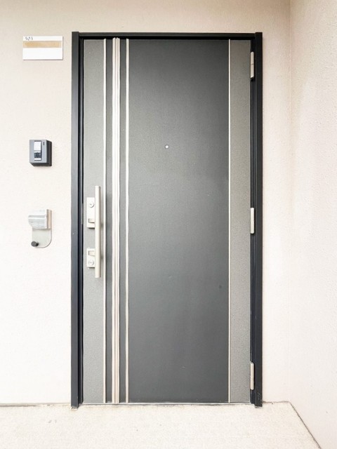 玄関　【玄関】玄関ドア